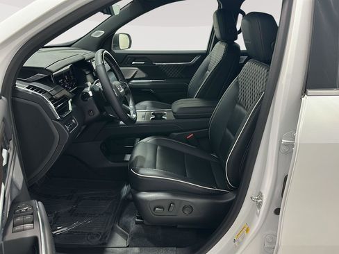 Used 2024 GMC Acadia Denali w/ Super Cruise Package image 9