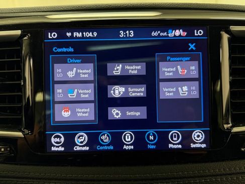 Used 2020 Chrysler Pacifica Limited w/ Tire & Wheel Group FWD image 26