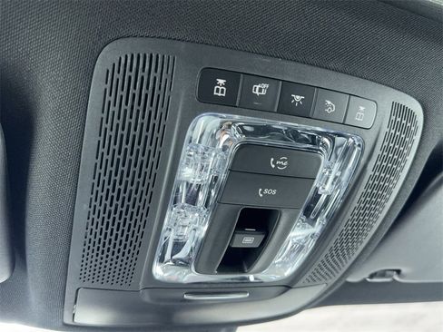 Used 2020 Mercedes-Benz GLB 250 w/ Premium Package image 35