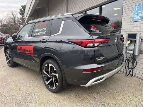 New 2025 Mitsubishi Outlander SEL image 5