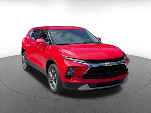 Used 2026 Chevrolet Blazer LT FWD image 3