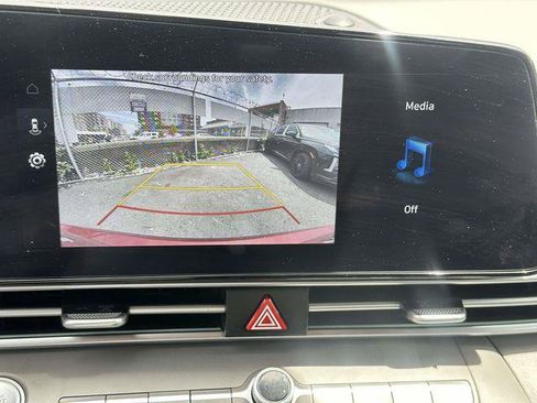 Certified 2024 Hyundai Elantra SEL FWD image 21