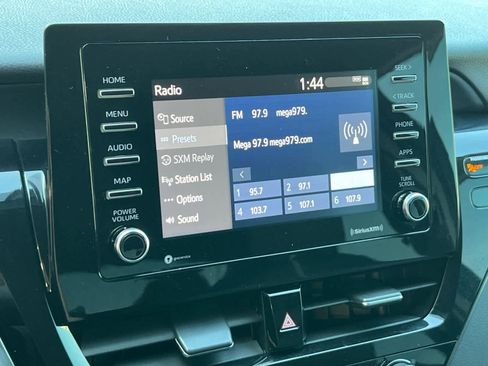 Used 2021 Toyota Camry SE image 18