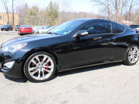 Used 2013 Hyundai Genesis 3.8 image 13
