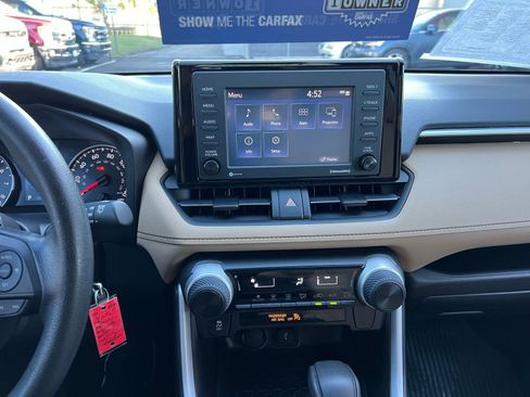 Used 2021 Toyota RAV4 LE image 29