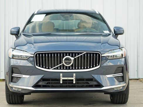 Used 2023 Volvo XC60 B5 Ultimate w/ Climate Package image 7