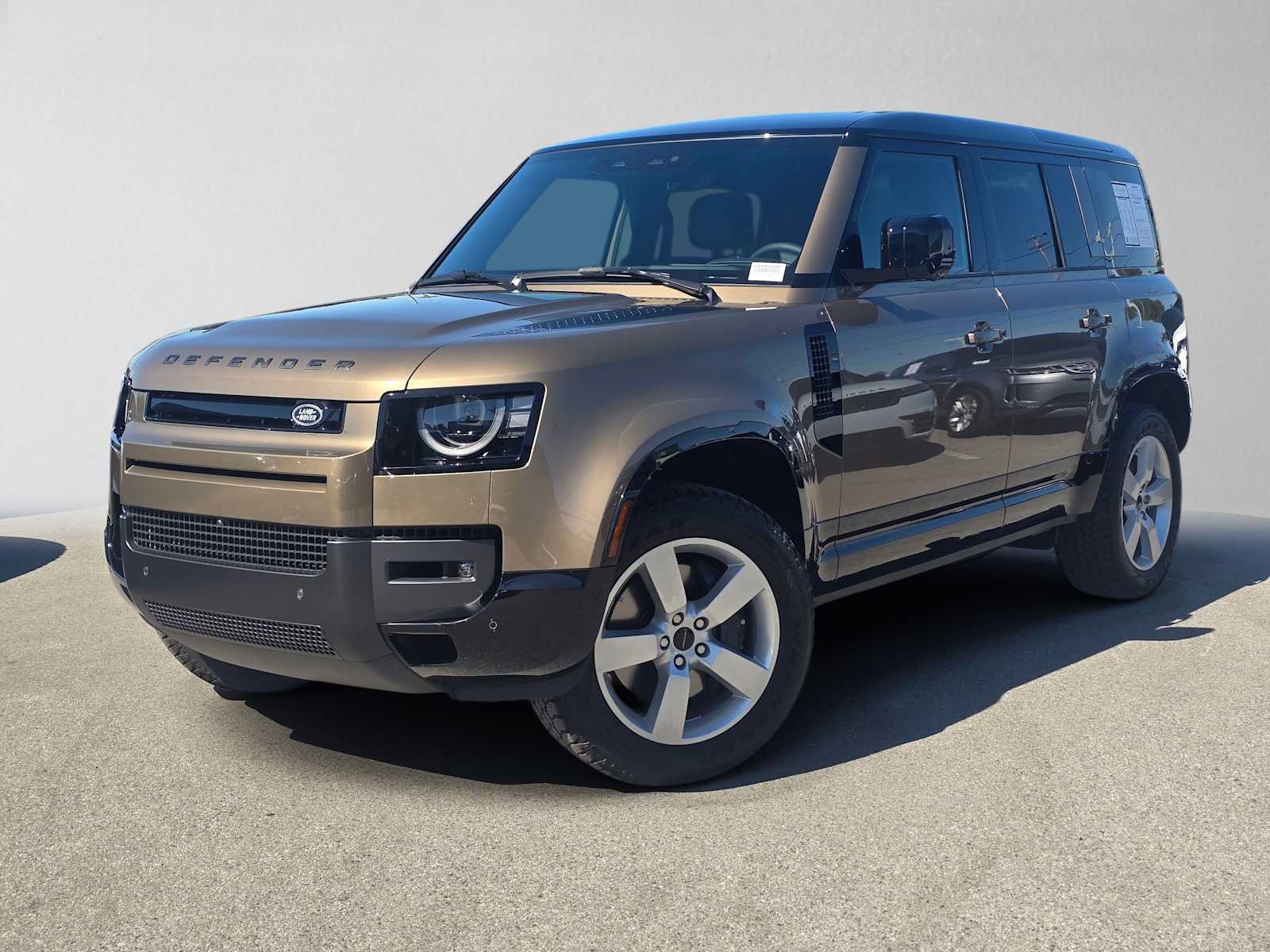 Used 2026 Land Rover Defender 110 X-Dynamic SE AWD/4WD image 1