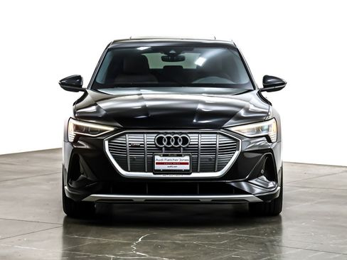 Used 2022 Audi e-tron Premium image 3