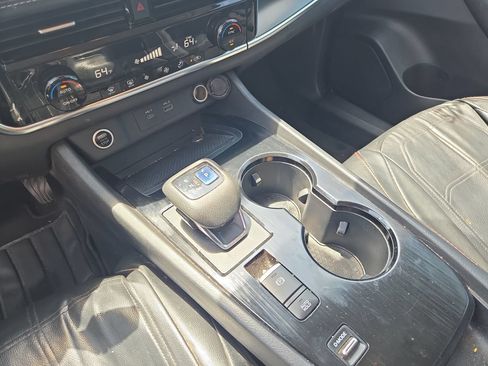 Used 2022 Nissan Rogue SV FWD image 14