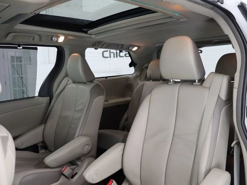 Used 2013 Toyota Sienna Limited w/ Premium Pkg FWD image 18
