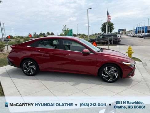 Certified 2024 Hyundai Elantra Limited FWD image 17