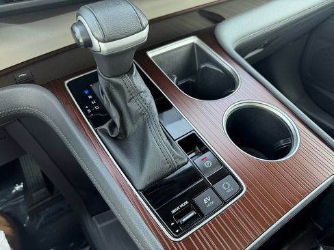 Used 2023 Toyota Sienna XLE image 17