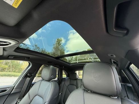 Certified 2026 Porsche Macan AWD/4WD image 18