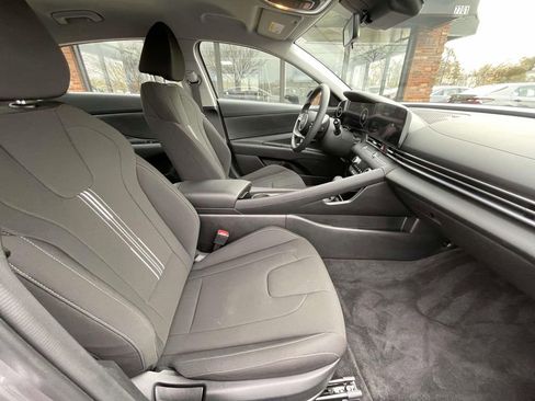 Used 2024 Hyundai Elantra Blue image 15