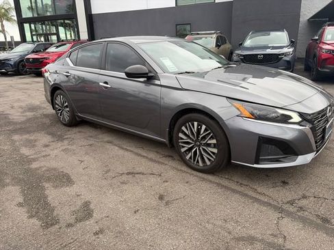 Used 2024 Nissan Altima 2.5 SV image 7