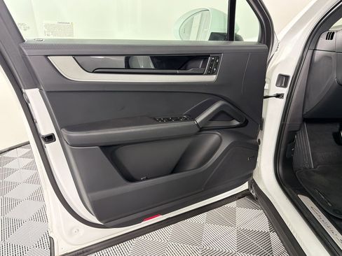Certified 2024 Porsche Cayenne S AWD/4WD image 14