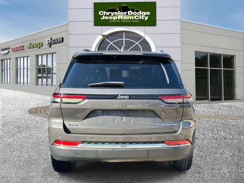 Used 2024 Jeep Grand Cherokee Limited image 5