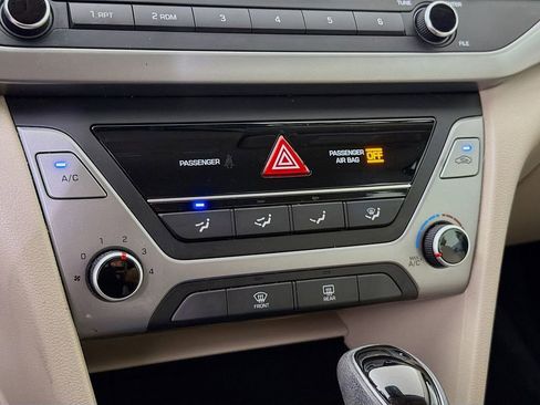 Used 2018 Hyundai Elantra SE w/ Cargo Package image 15