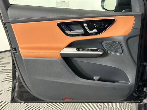 Used 2026 Mercedes-Benz GLC 300 4MATIC image 37