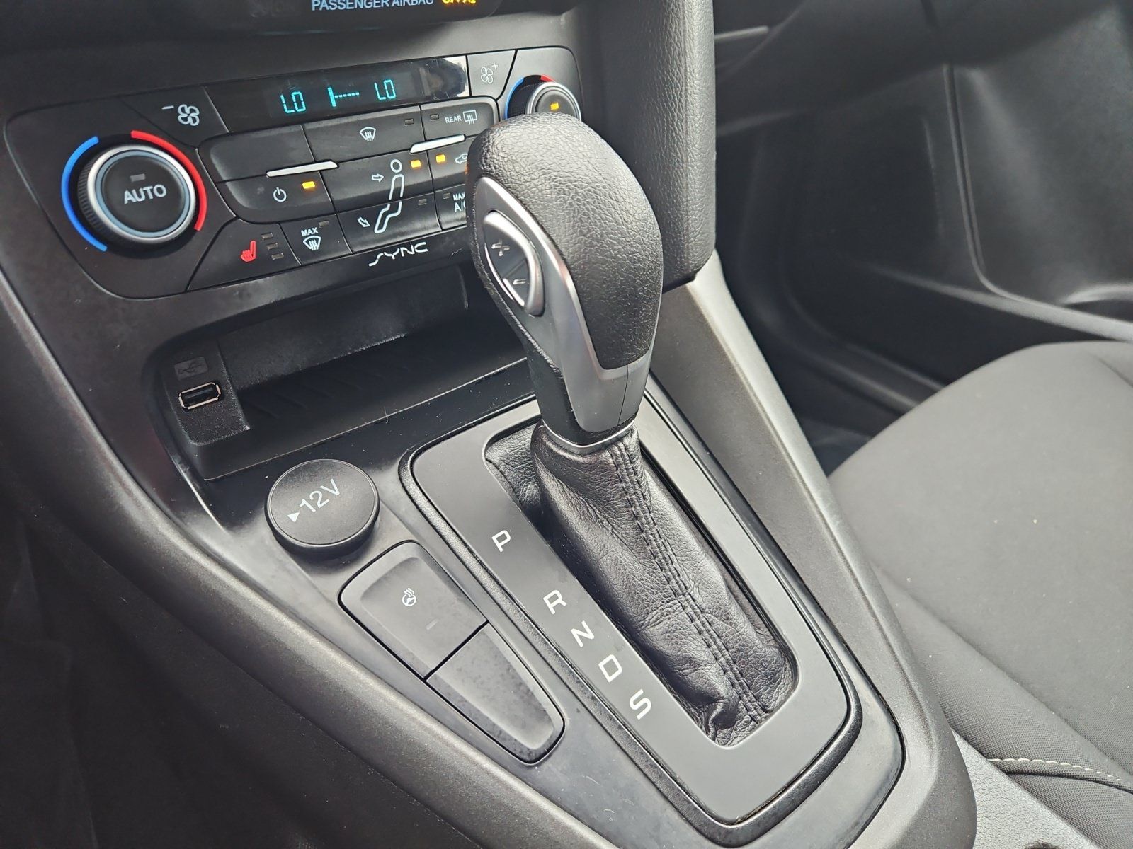 Used 2018 Ford Focus SEL w/ Cold Weather Package FWD image 19
