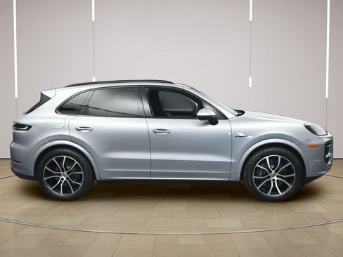 Certified 2025 Porsche Cayenne E-Hybrid AWD/4WD image 24