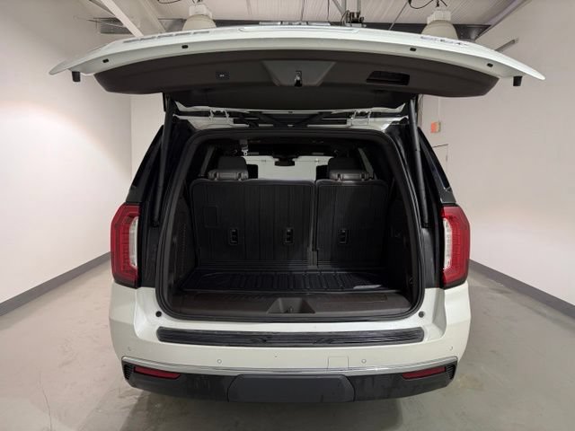 Certified 2024 GMC Yukon SLT w/ SLT Luxury Package AWD/4WD image 8
