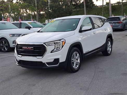 Used 2022 GMC Terrain SLE image 3