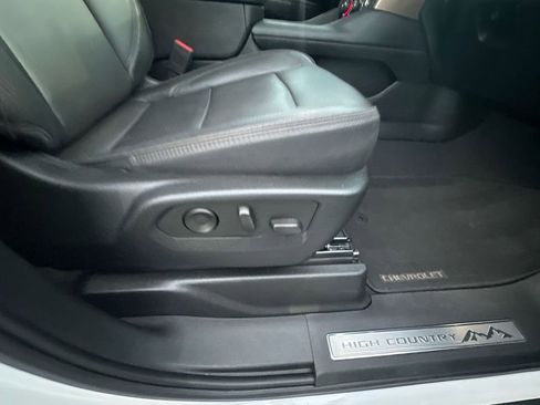 Used 2023 Chevrolet Suburban High Country w/ Premium Package 2 image 15