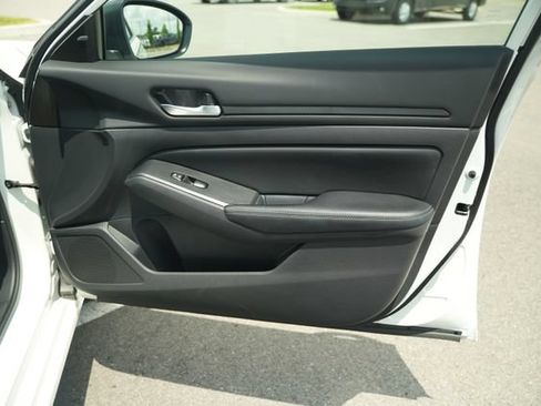 Used 2025 Nissan Altima 2.5 SV FWD image 21
