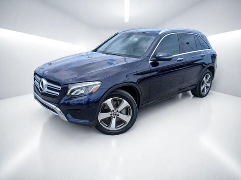 Used 2018 Mercedes-Benz GLC 300 w/ Premium Package image 2