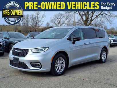 Used 2024 Chrysler Pacifica Touring-L