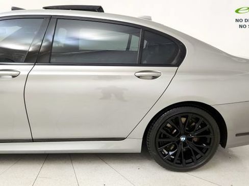 Used 2022 BMW 750i xDrive w/ M Sport Package AWD/4WD image 19