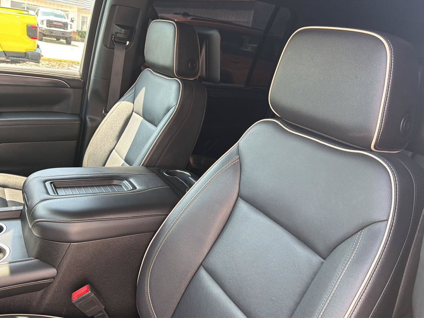 Used 2023 GMC Yukon XL SLT w/ SLT Premium Package AWD/4WD image 18