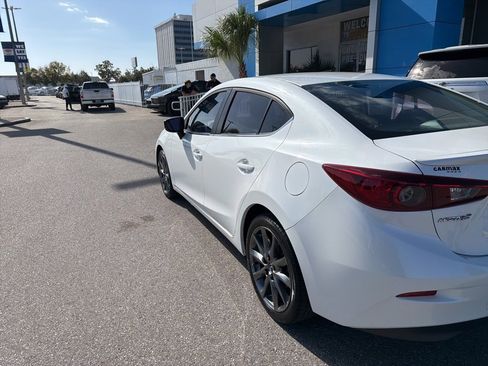 Used 2018 MAZDA MAZDA3 Touring image 8