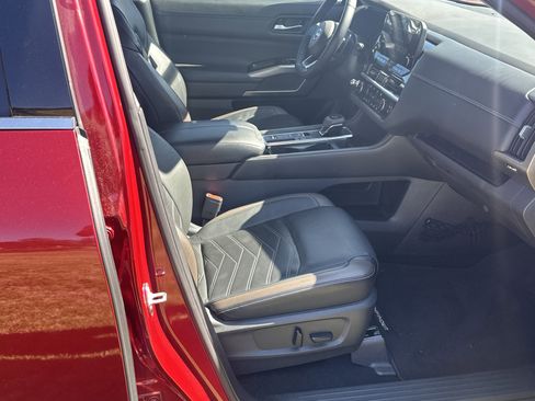 Used 2022 Nissan Pathfinder Platinum w/ Cargo Package image 13