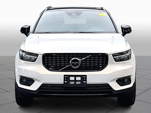 Used 2019 Volvo XC40 T5 R-Design image 4