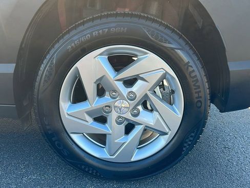 Certified 2024 Hyundai Kona SE image 11