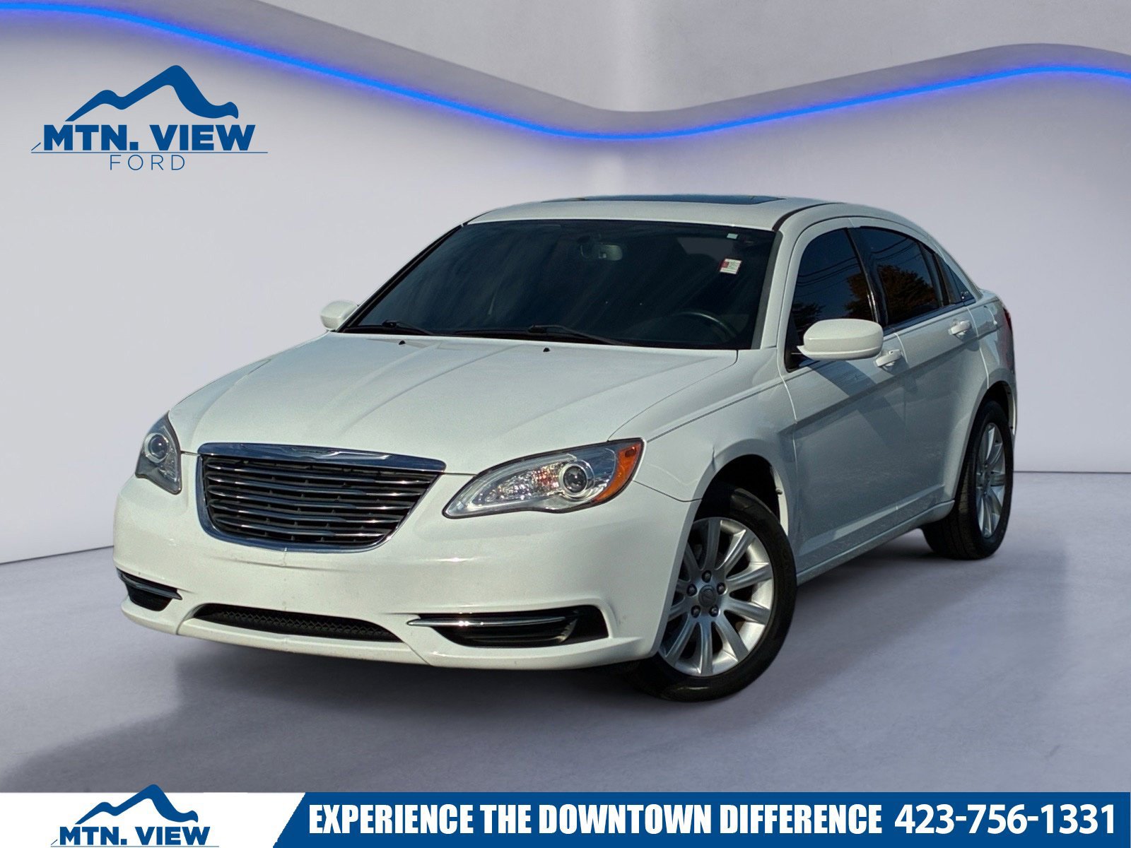 Used 2013 Chrysler 200 Touring FWD image 1