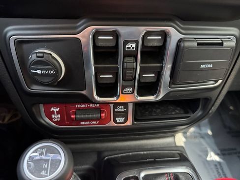 Used 2022 Jeep Wrangler Unlimited Rubicon w/ LED Lighting Group AWD/4WD image 24
