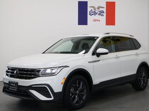 Used 2023 Volkswagen Tiguan SE image 8