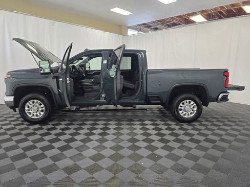 Used 2025 Chevrolet Silverado 3500 LTZ w/ LTZ Convenience Package image 13
