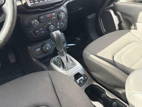 Used 2022 Jeep Renegade Latitude image 15