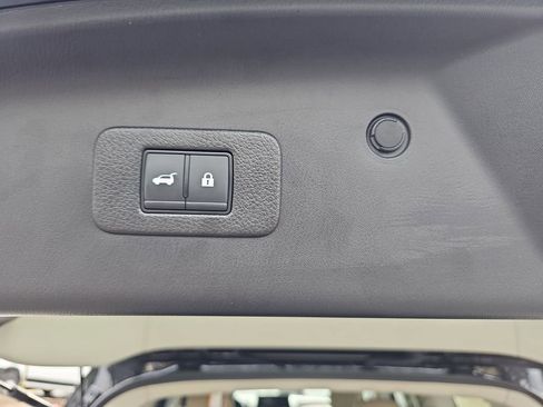 Used 2024 Nissan Armada SL w/ Captain's Chairs Package RWD image 18