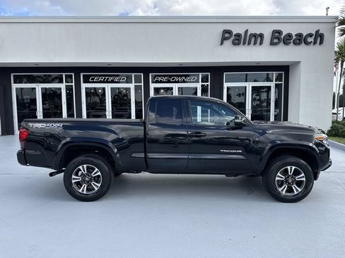 Used 2019 Toyota Tacoma TRD Sport AWD/4WD image 5