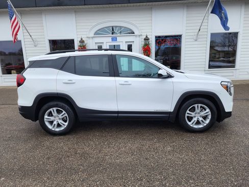 Certified 2023 GMC Terrain SLE w/ Driver Convenience Package image 4