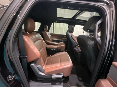 Used 2025 Lincoln Navigator L Reserve AWD/4WD image 15