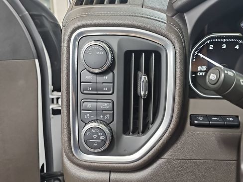 Certified 2020 GMC Sierra 1500 Denali w/ Denali Ultimate Package AWD/4WD image 31