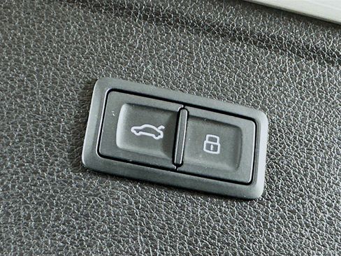 Used 2020 Audi SQ5 Premium Plus w/ Premium Plus Package image 31