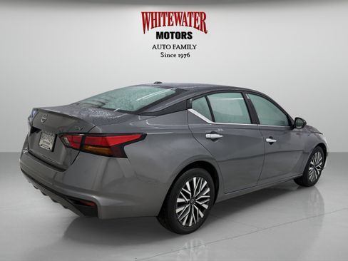 Used 2024 Nissan Altima 2.5 SV FWD image 4