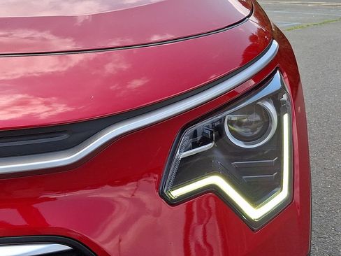 Certified 2023 Kia Niro EX FWD image 9